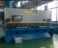 QC11Y系列液压闸式剪板机